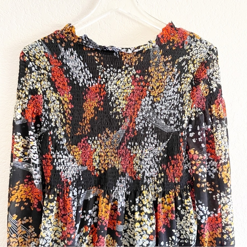 Anthropologie Akemi + Kin Adria Smocked top Floral Blouse Size Medium - Picture 8 of 11